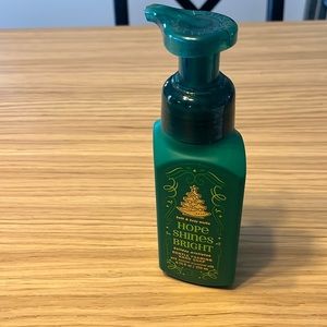 Bath & Body Works Gentle Foaming Hand Soap. Hope Shines Bright.